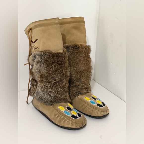 All Leather and Fur with Bead Toe Mukluks - Size Ladies 8 - Picture 2 of 13